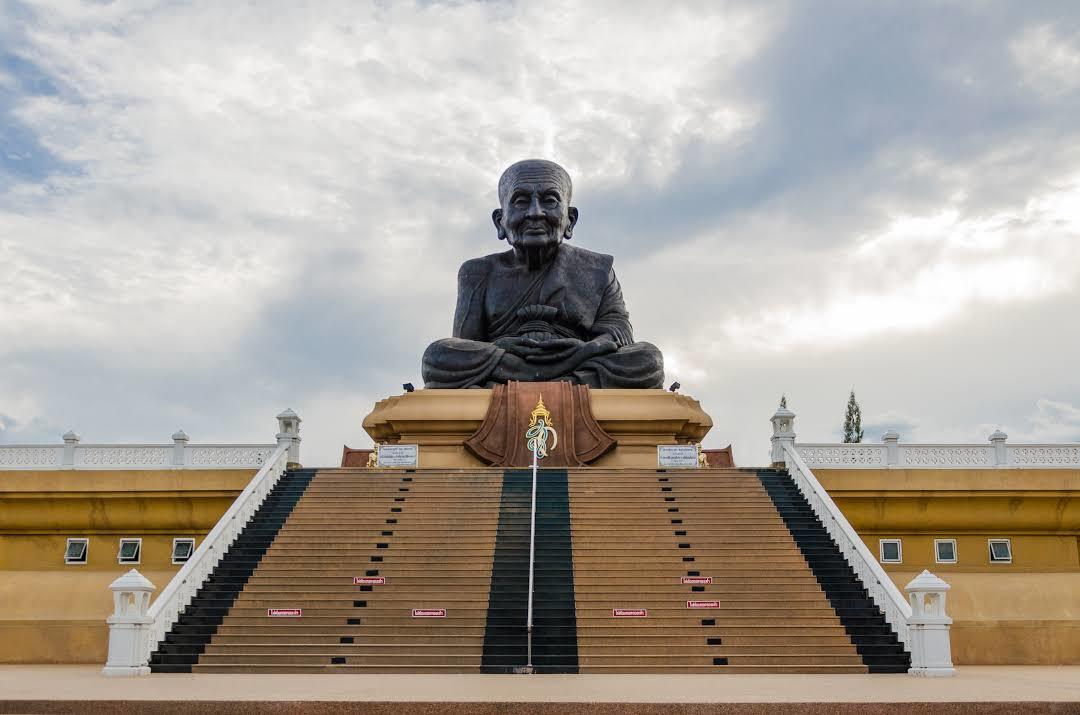 Huay Mongkol Temple
